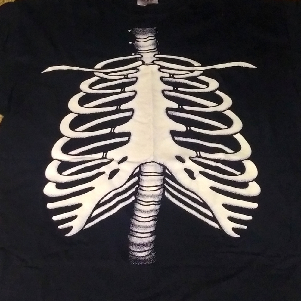 Black glow in the dark skeleton t-shirt size large